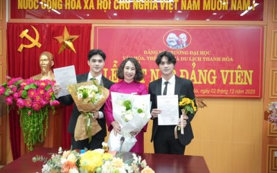 LỄ KẾT NẠP ĐẢNG CHO HAI SINH VIÊN ƯU TÚ CỦA KHOA ÂM NHẠC