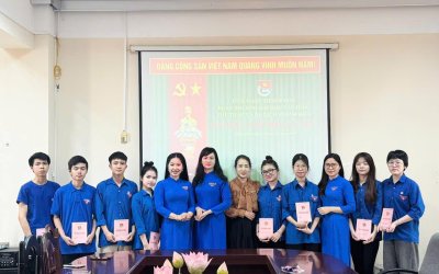 Kết nạp đoàn viên mới cho học sinh lớp Trung cấp năng khiếu – Khoa Âm nhạc
